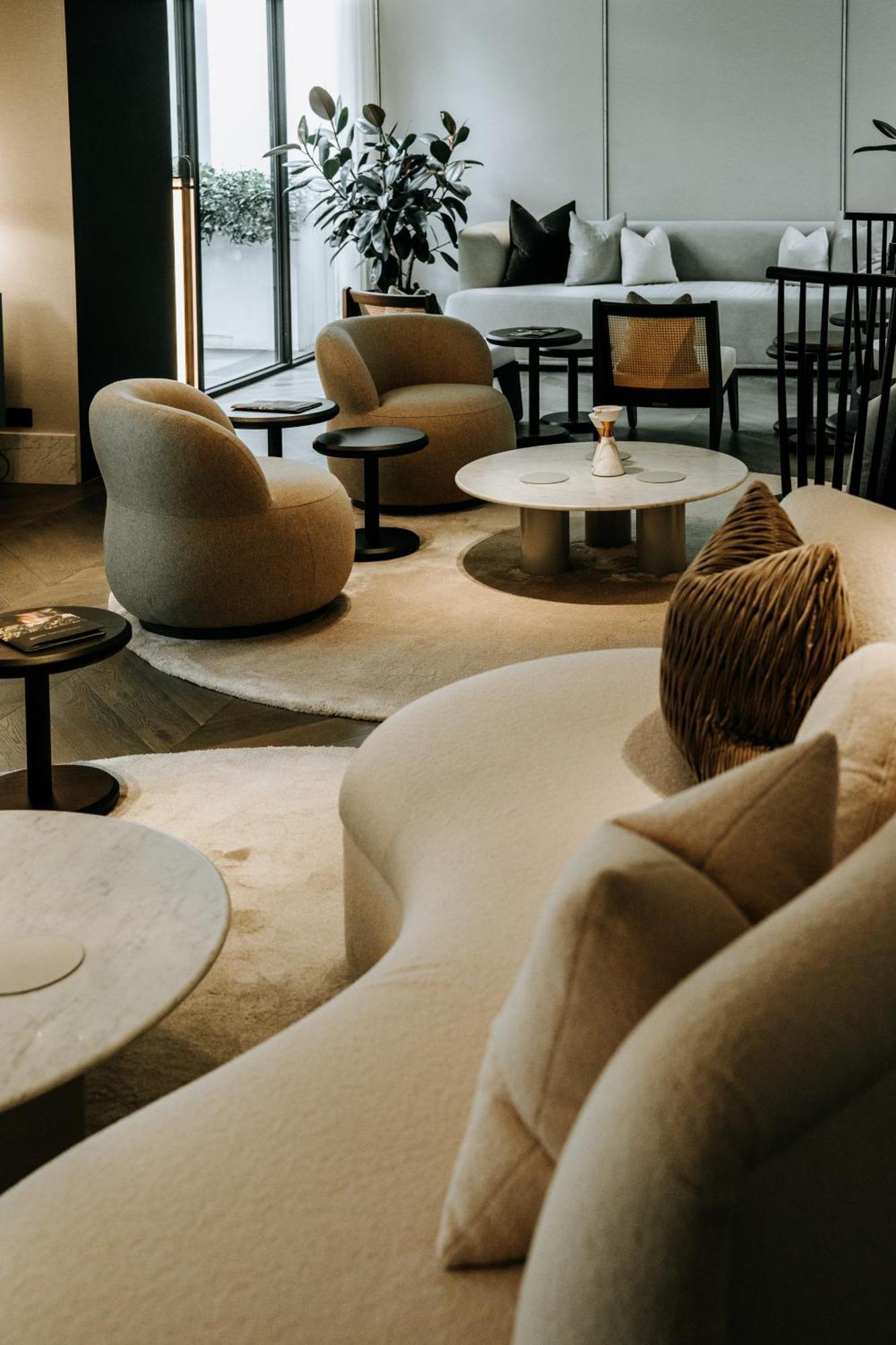 The Lyall Melbourne Luaran gambar
